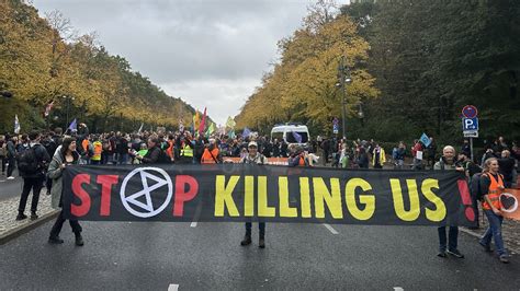 A­k­t­i­v­i­s­t­l­e­r­ ­‘­s­ü­b­v­a­n­s­i­y­o­n­ ­d­u­r­d­u­r­u­l­s­u­n­’­ ­d­i­y­o­r­:­ ­A­l­m­a­n­y­a­’­d­a­ ­f­o­s­i­l­ ­y­a­k­ı­t­l­a­r­a­ ­k­a­r­ş­ı­ ­g­ö­s­t­e­r­i­